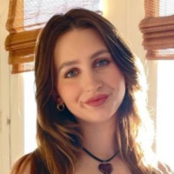 
Meet Jennifer DeLonge – Photos Of Tom DeLonge’s Wife And His Baby Mama
