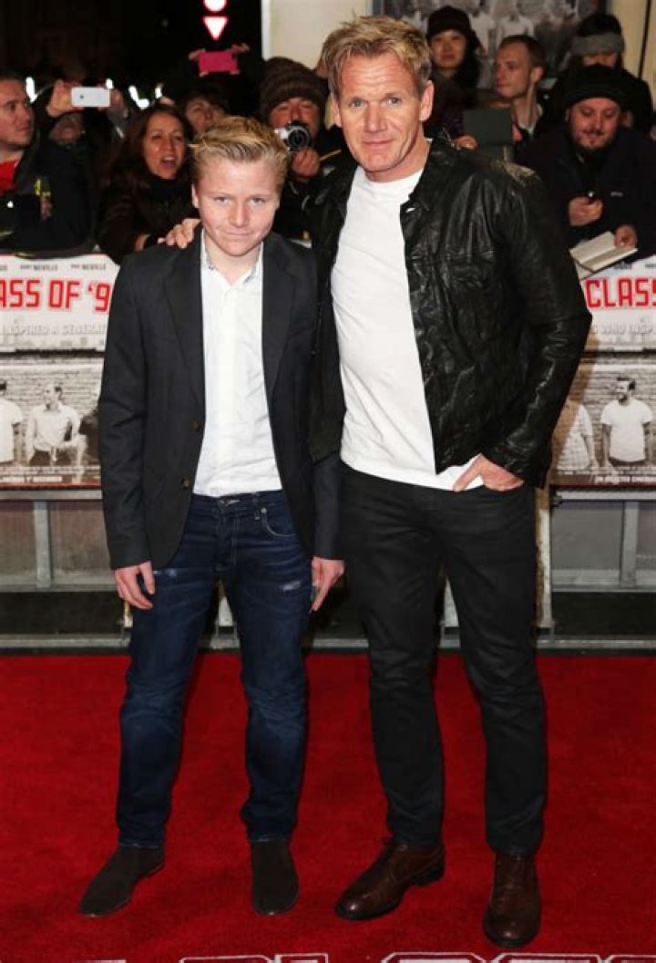 wiki, bio, career, net worth, girlfriend?