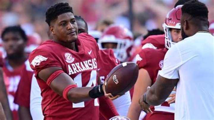 Arkansas EDGE Jordan Domineck Enters Transfer Portal
