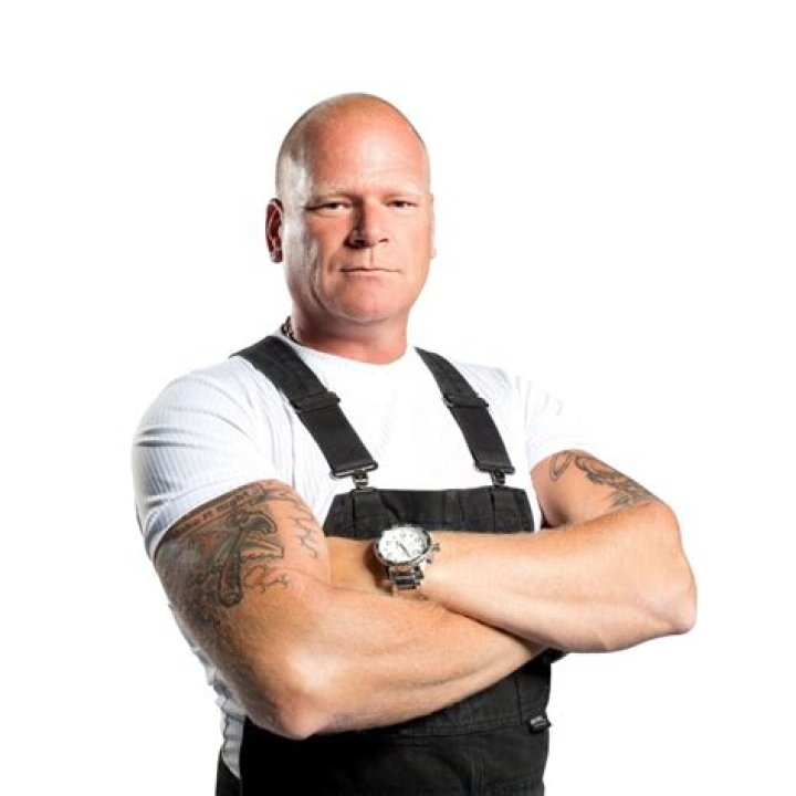 Is Mike Holmes Married to a Wife? His wiki, bio, net worth, height, Kids, rumors.