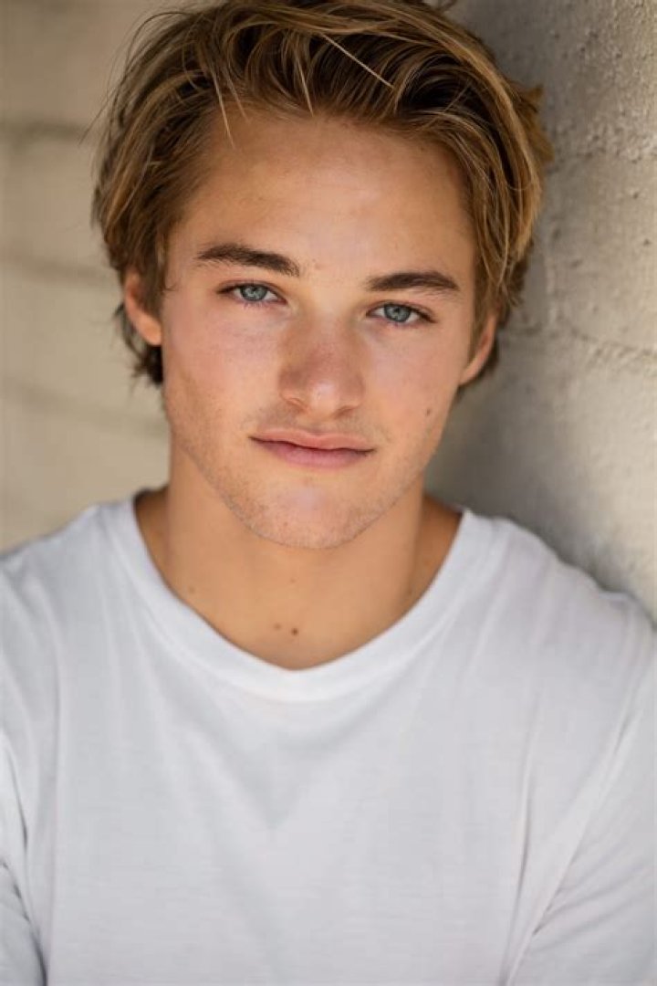 Mitchell Hoog Wiki, Age, Height, Weight, Girlfriend, Biography & More